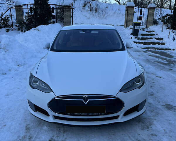 Белый Тесла Модель С, объемом двигателя 0 л и пробегом 119 тыс. км за 13600 $, фото 1 на Automoto.ua