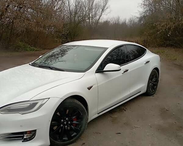 Белый Тесла Модель С, объемом двигателя 0 л и пробегом 136 тыс. км за 14900 $, фото 1 на Automoto.ua