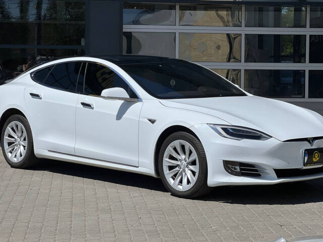 Белый Тесла Модель С, объемом двигателя 75 л и пробегом 115 тыс. км за 23800 $, фото 1 на Automoto.ua