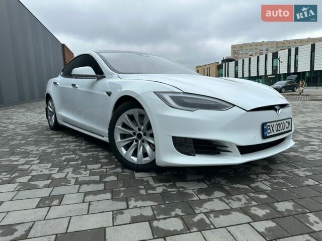 Белый Тесла Модель С, объемом двигателя 0 л и пробегом 136 тыс. км за 16000 $, фото 1 на Automoto.ua