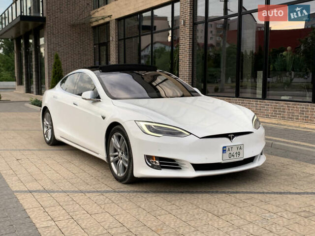 Белый Тесла Модель С, объемом двигателя 0 л и пробегом 125 тыс. км за 16999 $, фото 1 на Automoto.ua