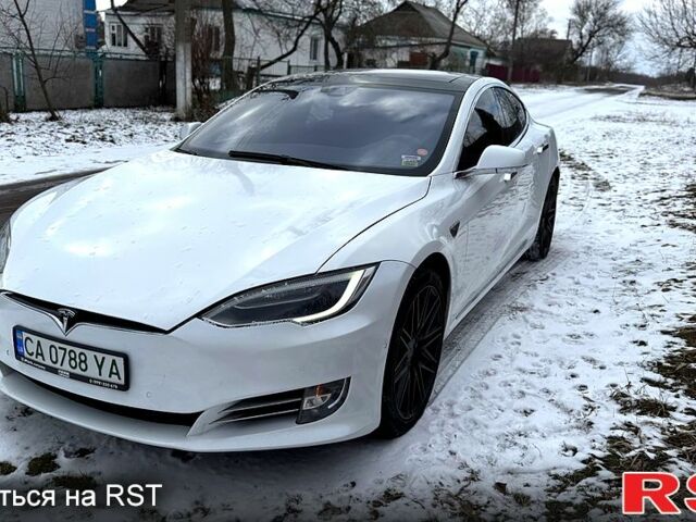 Белый Тесла Модель С, объемом двигателя 0 л и пробегом 272 тыс. км за 16500 $, фото 1 на Automoto.ua