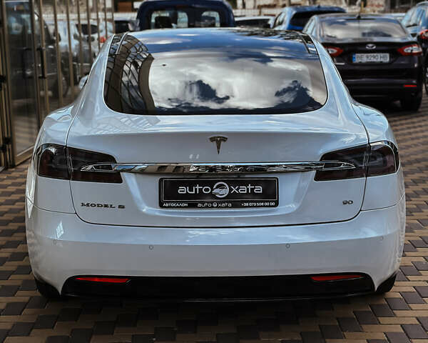 Белый Тесла Модель С, объемом двигателя 0 л и пробегом 96 тыс. км за 16990 $, фото 1 на Automoto.ua