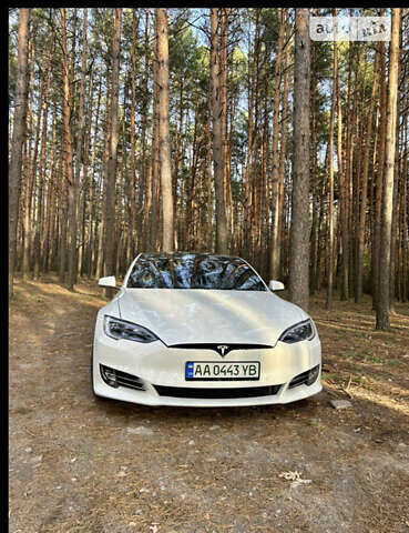 Белый Тесла Модель С, объемом двигателя 0 л и пробегом 155 тыс. км за 24500 $, фото 1 на Automoto.ua