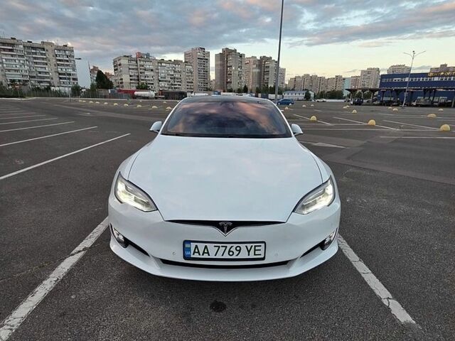 Белый Тесла Модель С, объемом двигателя 0 л и пробегом 121 тыс. км за 17000 $, фото 1 на Automoto.ua