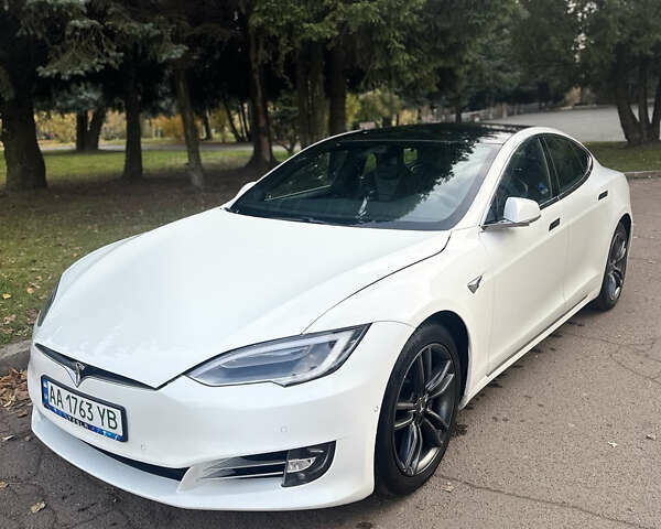 Білий Тесла Модель С, об'ємом двигуна 0 л та пробігом 75 тис. км за 15900 $, фото 1 на Automoto.ua