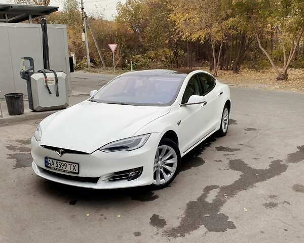 Білий Тесла Модель С, об'ємом двигуна 0 л та пробігом 205 тис. км за 18000 $, фото 1 на Automoto.ua