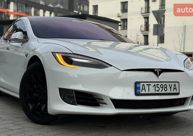 Белый Тесла Модель С, объемом двигателя 0 л и пробегом 102 тыс. км за 17990 $, фото 1 на Automoto.ua