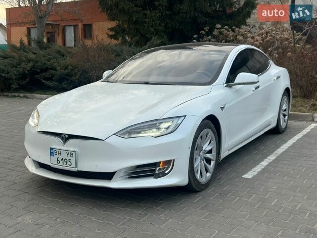 Белый Тесла Модель С, объемом двигателя 0 л и пробегом 269 тыс. км за 15900 $, фото 1 на Automoto.ua