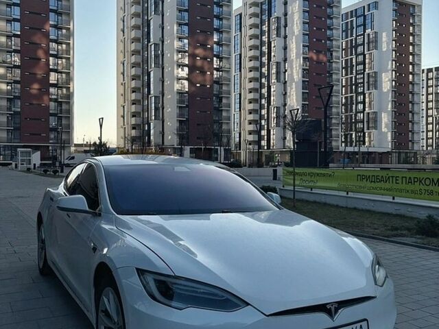 Белый Тесла Модель С, объемом двигателя 0 л и пробегом 63 тыс. км за 14500 $, фото 1 на Automoto.ua