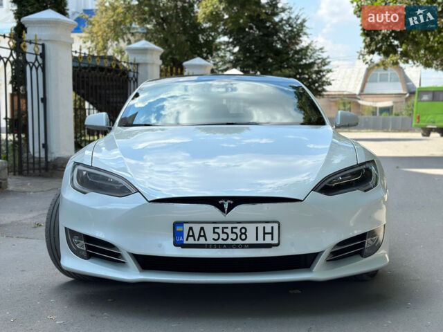 Белый Тесла Модель С, объемом двигателя 0 л и пробегом 152 тыс. км за 28200 $, фото 1 на Automoto.ua