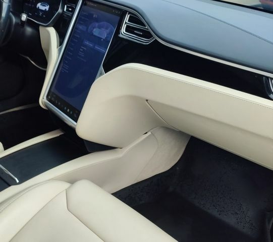 Білий Тесла Модель С, об'ємом двигуна 0 л та пробігом 183 тис. км за 17900 $, фото 1 на Automoto.ua