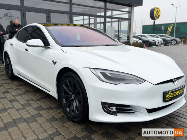Белый Тесла Модель С, объемом двигателя 75 л и пробегом 147 тыс. км за 26500 $, фото 1 на Automoto.ua