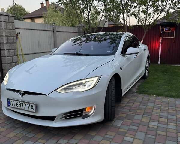 Белый Тесла Модель С, объемом двигателя 0 л и пробегом 82 тыс. км за 17400 $, фото 1 на Automoto.ua
