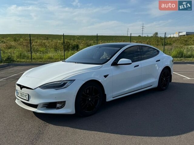 Белый Тесла Модель С, объемом двигателя 0 л и пробегом 155 тыс. км за 20800 $, фото 1 на Automoto.ua