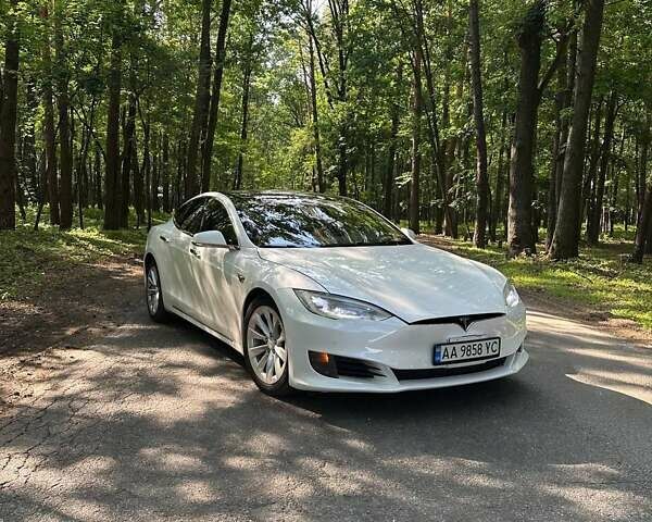 Белый Тесла Модель С, объемом двигателя 0 л и пробегом 159 тыс. км за 17999 $, фото 1 на Automoto.ua