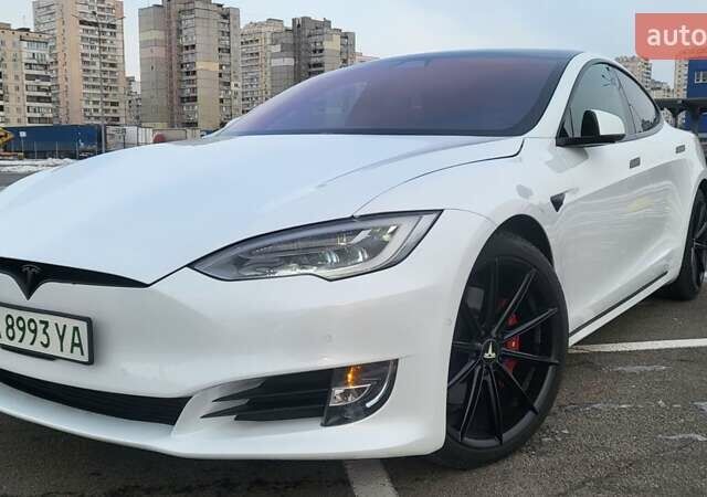Белый Тесла Модель С, объемом двигателя 0 л и пробегом 88 тыс. км за 21500 $, фото 1 на Automoto.ua