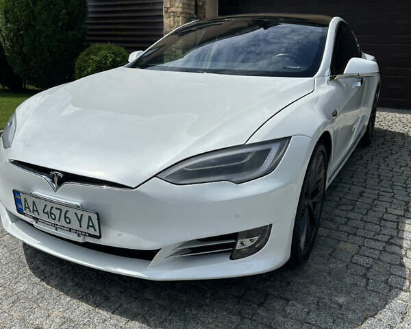 Білий Тесла Модель С, об'ємом двигуна 0 л та пробігом 98 тис. км за 21700 $, фото 1 на Automoto.ua