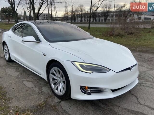 Білий Тесла Модель С, об'ємом двигуна 0 л та пробігом 69 тис. км за 22300 $, фото 1 на Automoto.ua