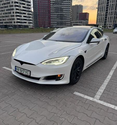 Белый Тесла Модель С, объемом двигателя 0 л и пробегом 172 тыс. км за 21000 $, фото 1 на Automoto.ua