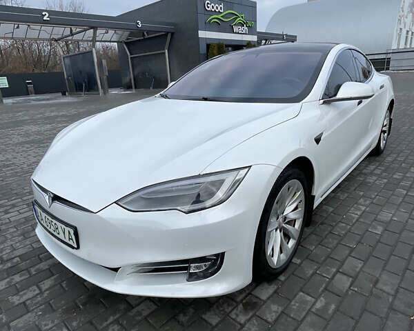 Белый Тесла Модель С, объемом двигателя 0 л и пробегом 149 тыс. км за 20500 $, фото 1 на Automoto.ua