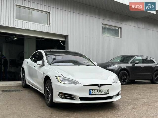 Белый Тесла Модель С, объемом двигателя 0 л и пробегом 159 тыс. км за 29900 $, фото 1 на Automoto.ua