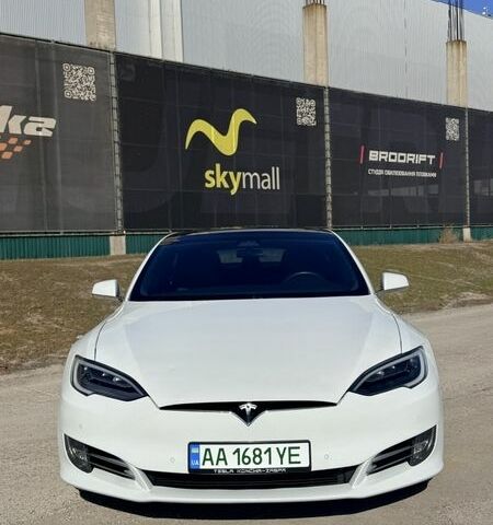 Білий Тесла Модель С, об'ємом двигуна 0 л та пробігом 105 тис. км за 25650 $, фото 1 на Automoto.ua