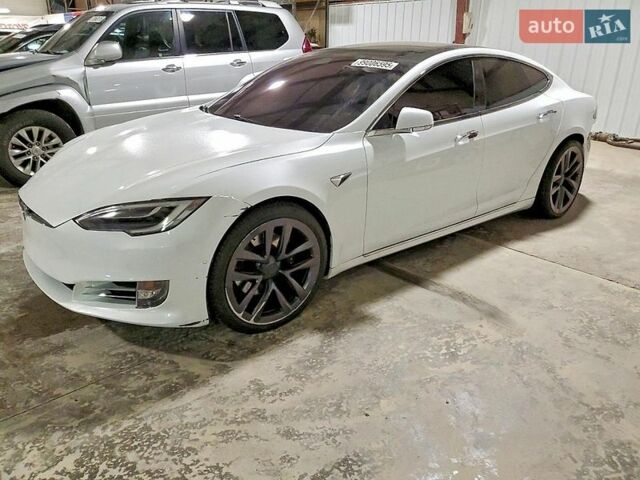 Белый Тесла Модель С, объемом двигателя 0 л и пробегом 97 тыс. км за 5500 $, фото 1 на Automoto.ua