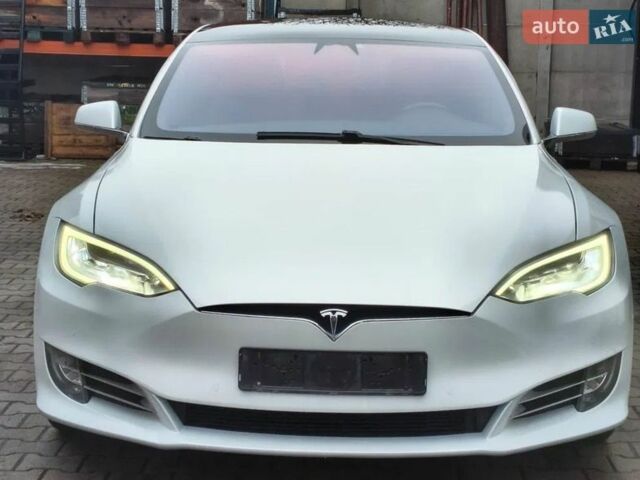 Білий Тесла Модель С, об'ємом двигуна 0 л та пробігом 142 тис. км за 30000 $, фото 1 на Automoto.ua