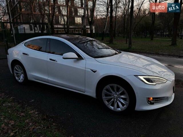 Белый Тесла Модель С, объемом двигателя 0 л и пробегом 96 тыс. км за 20391 $, фото 1 на Automoto.ua