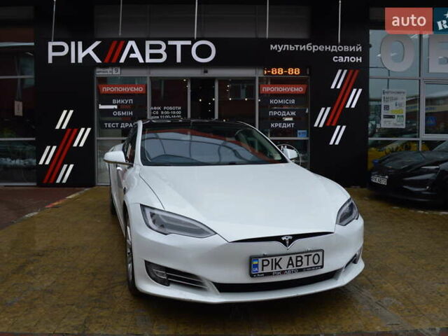 Белый Тесла Модель С, объемом двигателя 0 л и пробегом 52 тыс. км за 24900 $, фото 1 на Automoto.ua