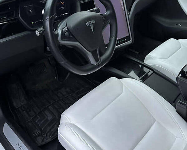 Білий Тесла Модель С, об'ємом двигуна 0 л та пробігом 97 тис. км за 29800 $, фото 1 на Automoto.ua
