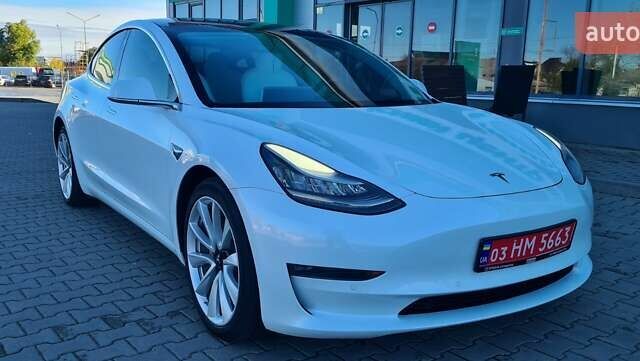Тесла Модель С 2018 у Нововолинськ на Automoto.ua Білий Тесла Модель С, об'ємом двигуна 0 л та пробігом 118 тис. км за 14950 $, фото 1 на Automoto.ua