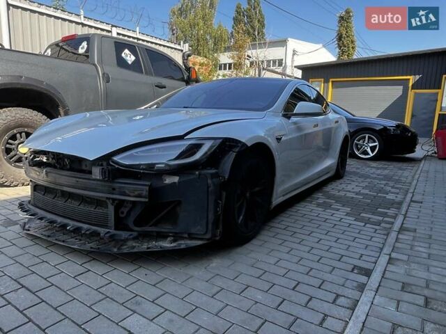 Белый Тесла Модель С, объемом двигателя 0 л и пробегом 150 тыс. км за 18000 $, фото 1 на Automoto.ua