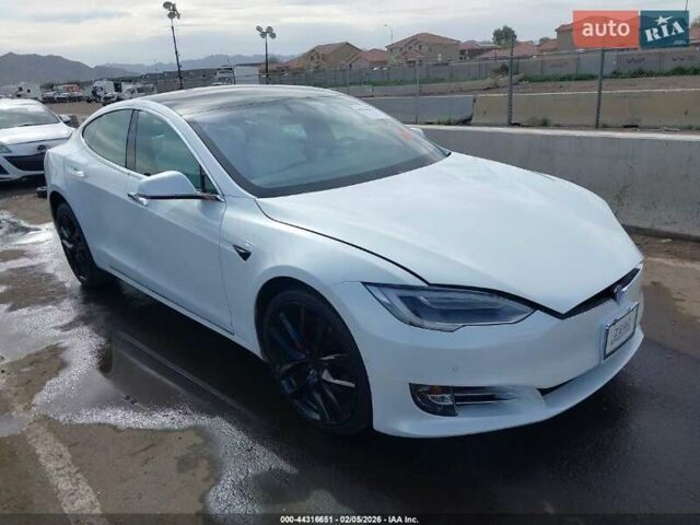 Белый Тесла Модель С, объемом двигателя 0 л и пробегом 116 тыс. км за 5700 $, фото 1 на Automoto.ua