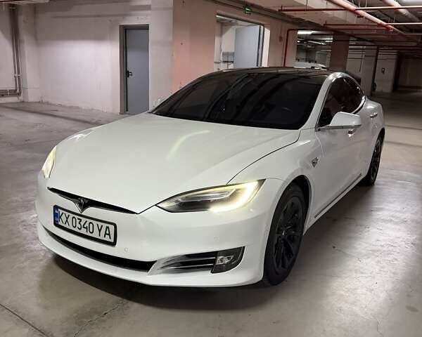 Белый Тесла Модель С, объемом двигателя 0 л и пробегом 113 тыс. км за 17200 $, фото 1 на Automoto.ua