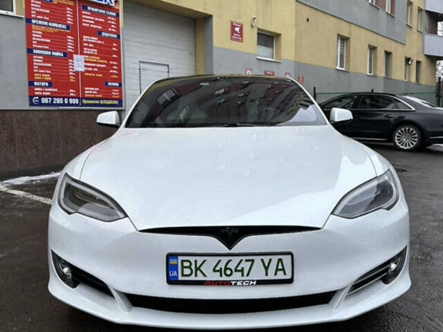 Білий Тесла Модель С, об'ємом двигуна 0 л та пробігом 97 тис. км за 19800 $, фото 1 на Automoto.ua