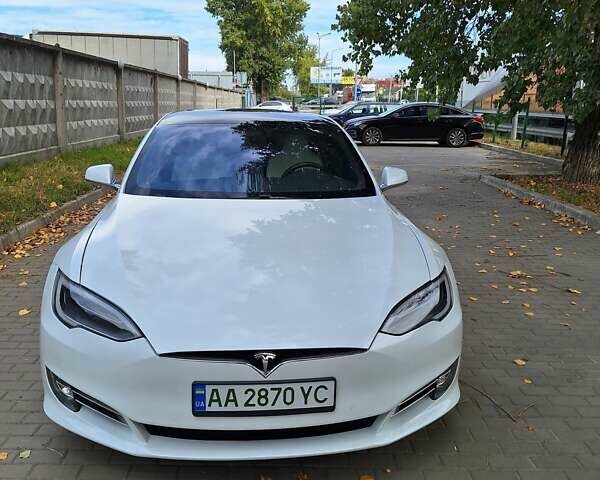 Белый Тесла Модель С, объемом двигателя 0 л и пробегом 139 тыс. км за 27700 $, фото 1 на Automoto.ua