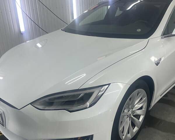 Білий Тесла Модель С, об'ємом двигуна 0 л та пробігом 52 тис. км за 29000 $, фото 1 на Automoto.ua