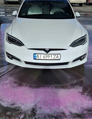 Белый Тесла Модель С, объемом двигателя 0 л и пробегом 83 тыс. км за 34700 $, фото 1 на Automoto.ua
