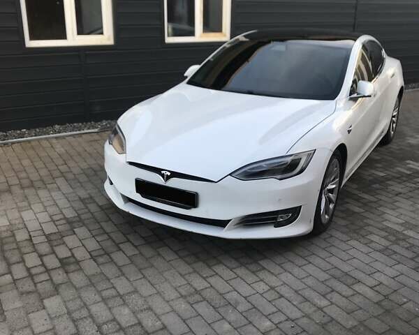 Белый Тесла Модель С, объемом двигателя 0 л и пробегом 55 тыс. км за 25000 $, фото 1 на Automoto.ua