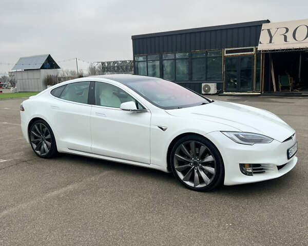 Белый Тесла Модель С, объемом двигателя 0 л и пробегом 149 тыс. км за 24900 $, фото 1 на Automoto.ua