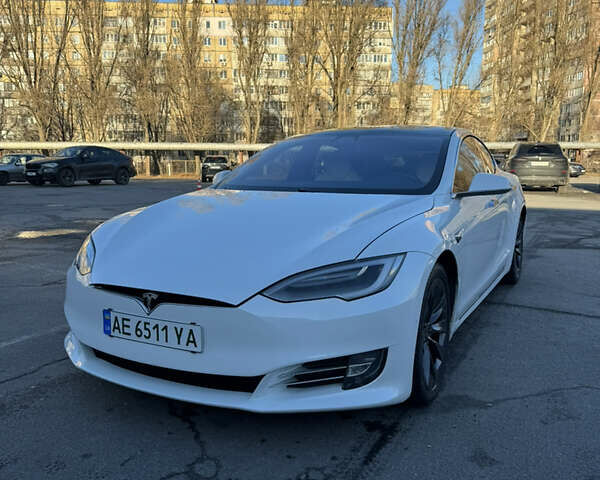 Белый Тесла Модель С, объемом двигателя 0 л и пробегом 45 тыс. км за 30500 $, фото 1 на Automoto.ua