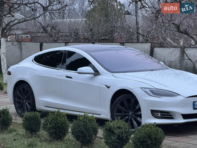 Белый Тесла Модель С, объемом двигателя 0 л и пробегом 104 тыс. км за 31500 $, фото 1 на Automoto.ua