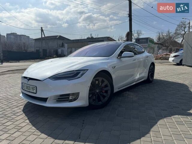 Білий Тесла Модель С, об'ємом двигуна 0 л та пробігом 48 тис. км за 39500 $, фото 1 на Automoto.ua
