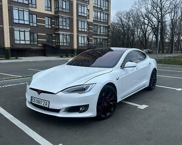 Білий Тесла Модель С, об'ємом двигуна 0 л та пробігом 160 тис. км за 33000 $, фото 1 на Automoto.ua
