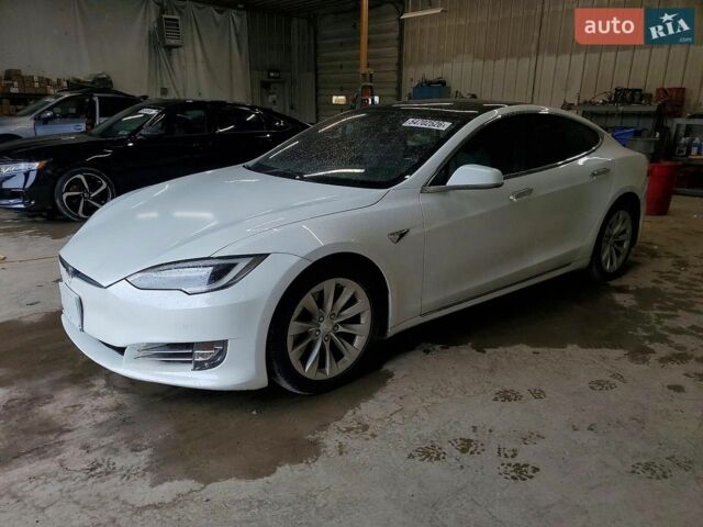 Белый Тесла Модель С, объемом двигателя 0 л и пробегом 48 тыс. км за 9900 $, фото 1 на Automoto.ua