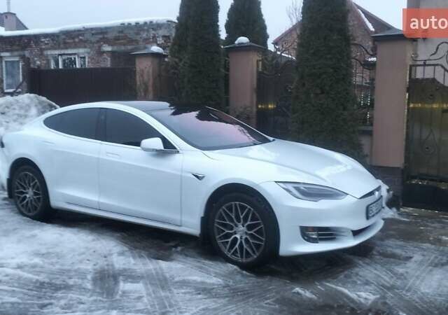 Белый Тесла Модель С, объемом двигателя 0 л и пробегом 121 тыс. км за 28300 $, фото 1 на Automoto.ua