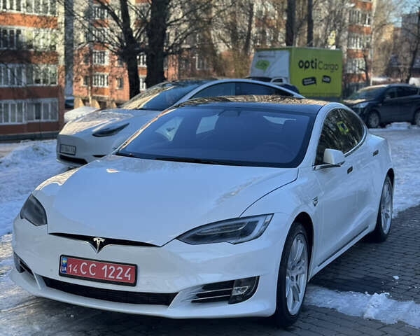 Белый Тесла Модель С, объемом двигателя 0 л и пробегом 77 тыс. км за 24800 $, фото 1 на Automoto.ua