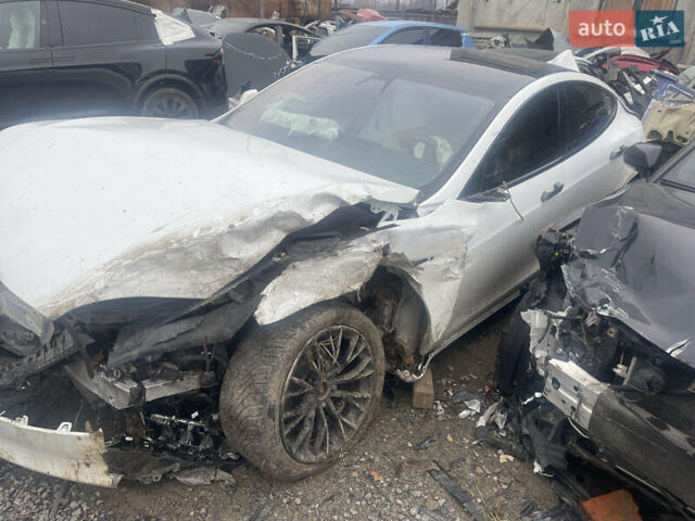 Білий Тесла Модель С, об'ємом двигуна 0 л та пробігом 80 тис. км за 15000 $, фото 1 на Automoto.ua